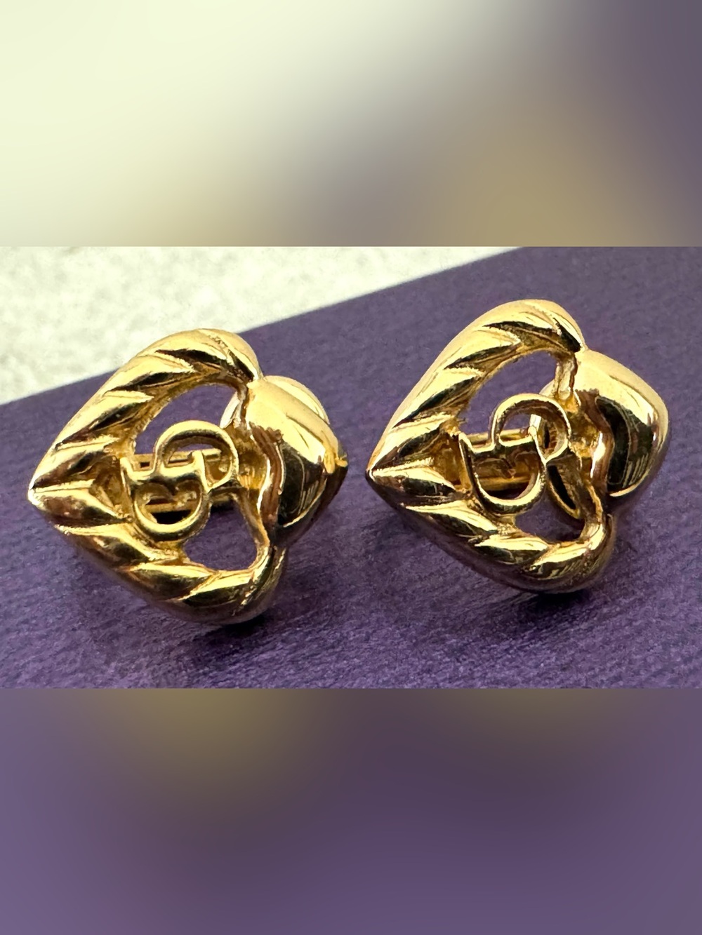 CHRISTIAN DIOR Vintage Germany Gold Tone Heart CD Clip Earrings EUC - Picture 3 of 7